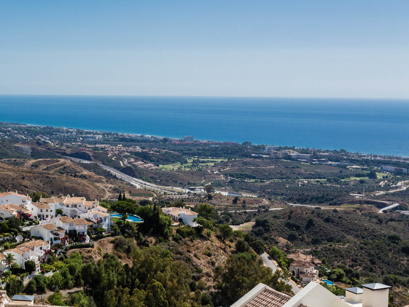 Blick von Altos de los Monteros auf die Küste von Marbella