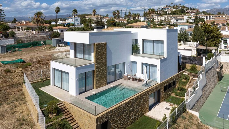 Villa mit Gästeapartment und Meeblick in Strandnähe