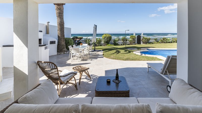 Bezaubernde Strandvilla mit Meerblick und privatem Strandzugang